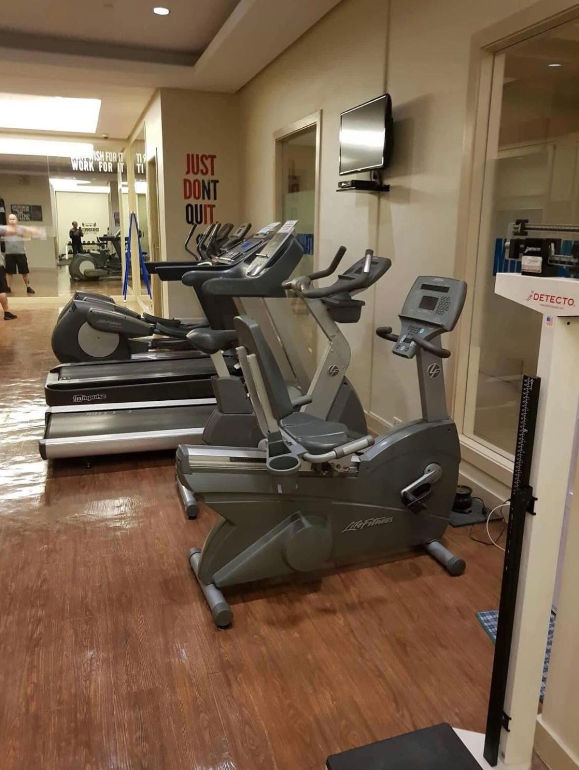 SOHO Condotel EDSA Shaw near SM Megamall FREE Pool Access view 5