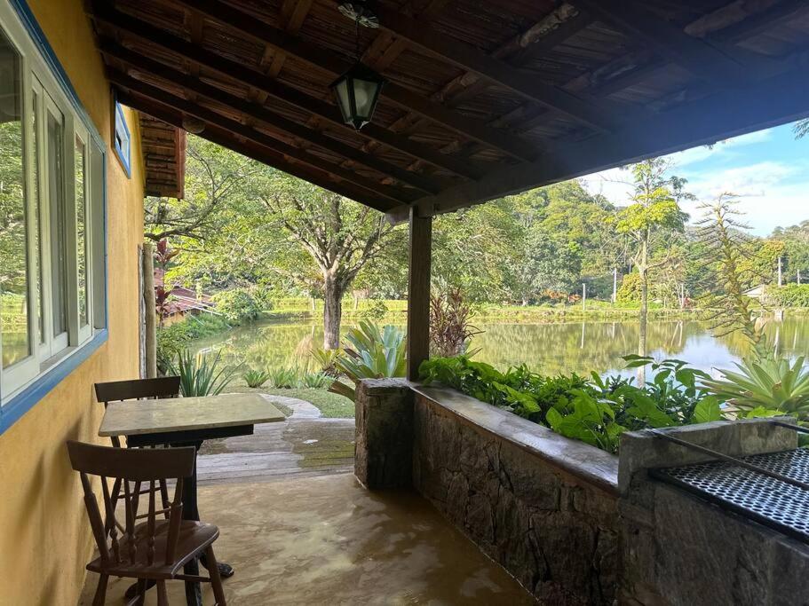 Chalé com 2 quartos na Beira do Lago Pet Friendly