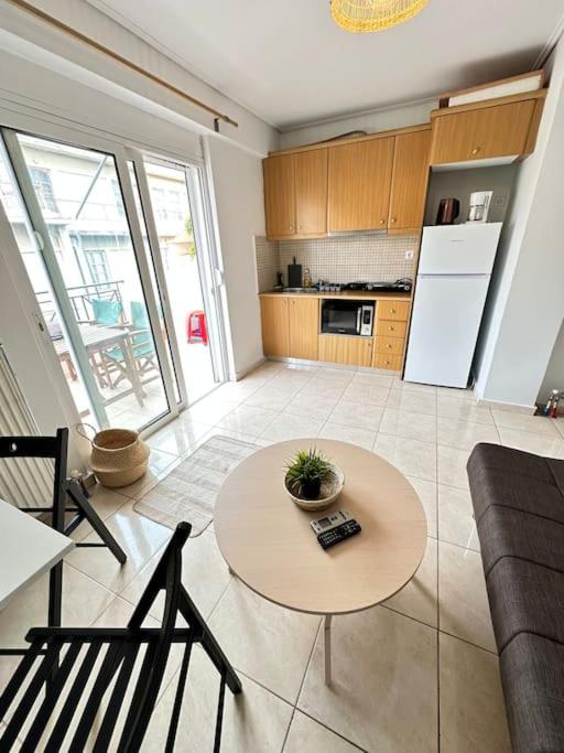 6th Floor Balcony Apt Acropolis