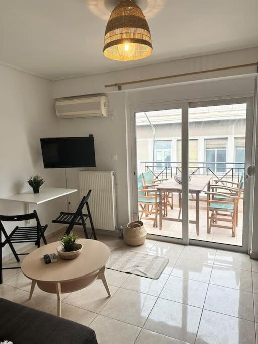 6th Floor Balcony Apt Acropolis