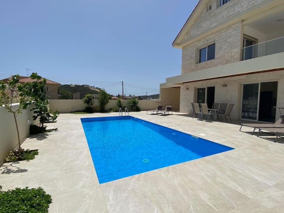 Brand new 4 bedroom villa in Palodeia
