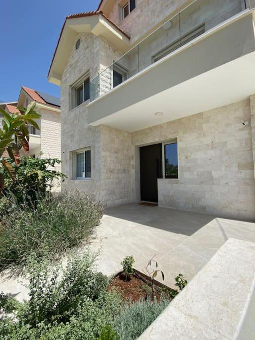 Brand new 4 bedroom villa in Palodeia