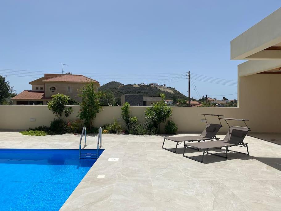 Brand new 4 bedroom villa in Palodeia