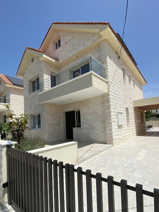 Brand new 4 bedroom villa in Palodeia