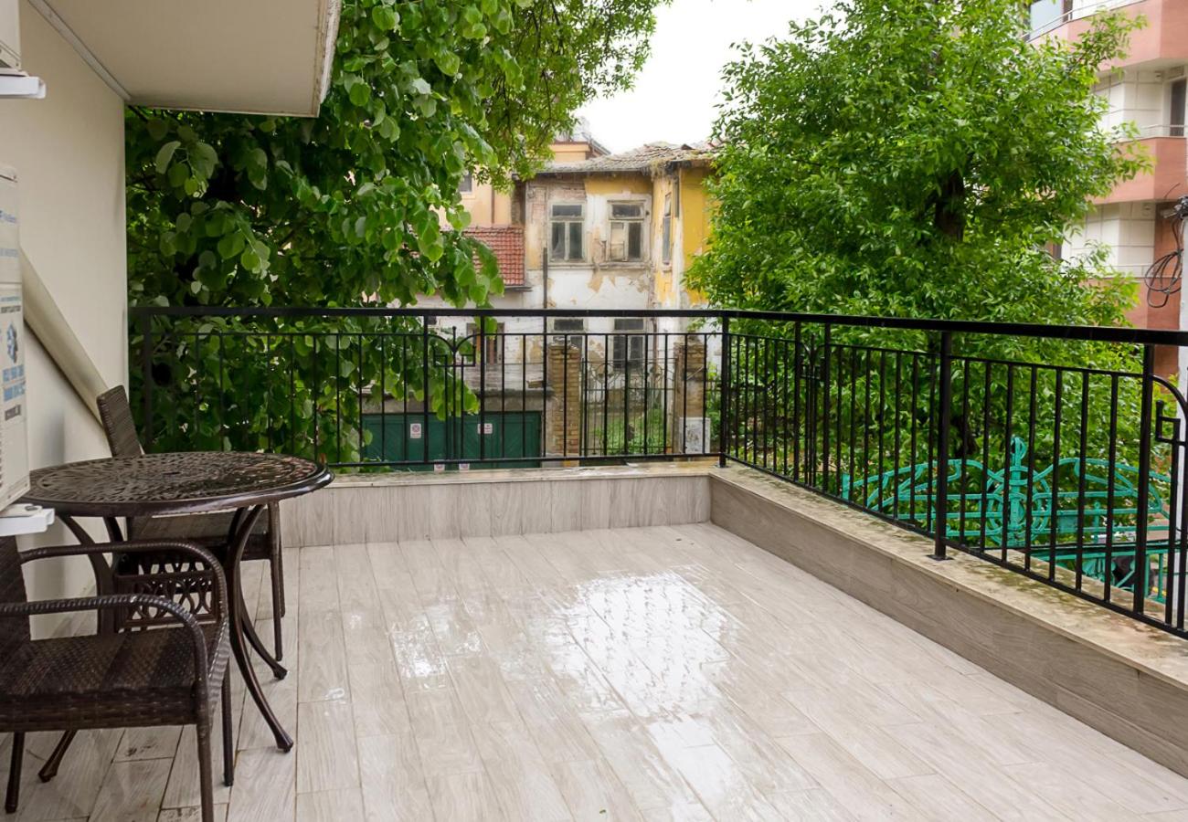 Three private apartments near Port of Varna by Flat Mаnager