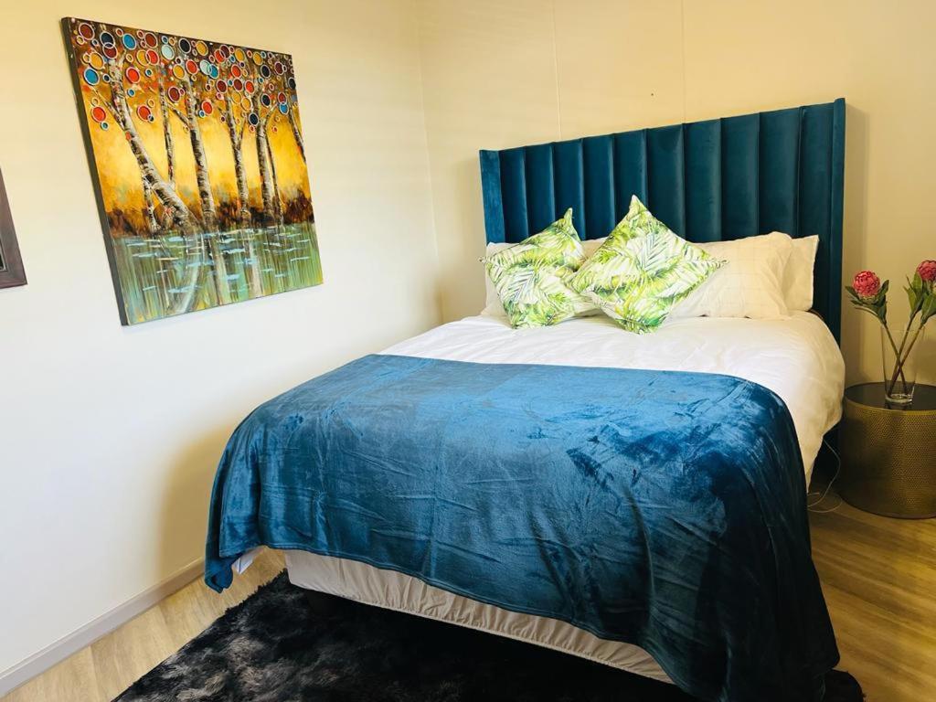 204 Island Club Luxury Apartment - Cape Town view 2