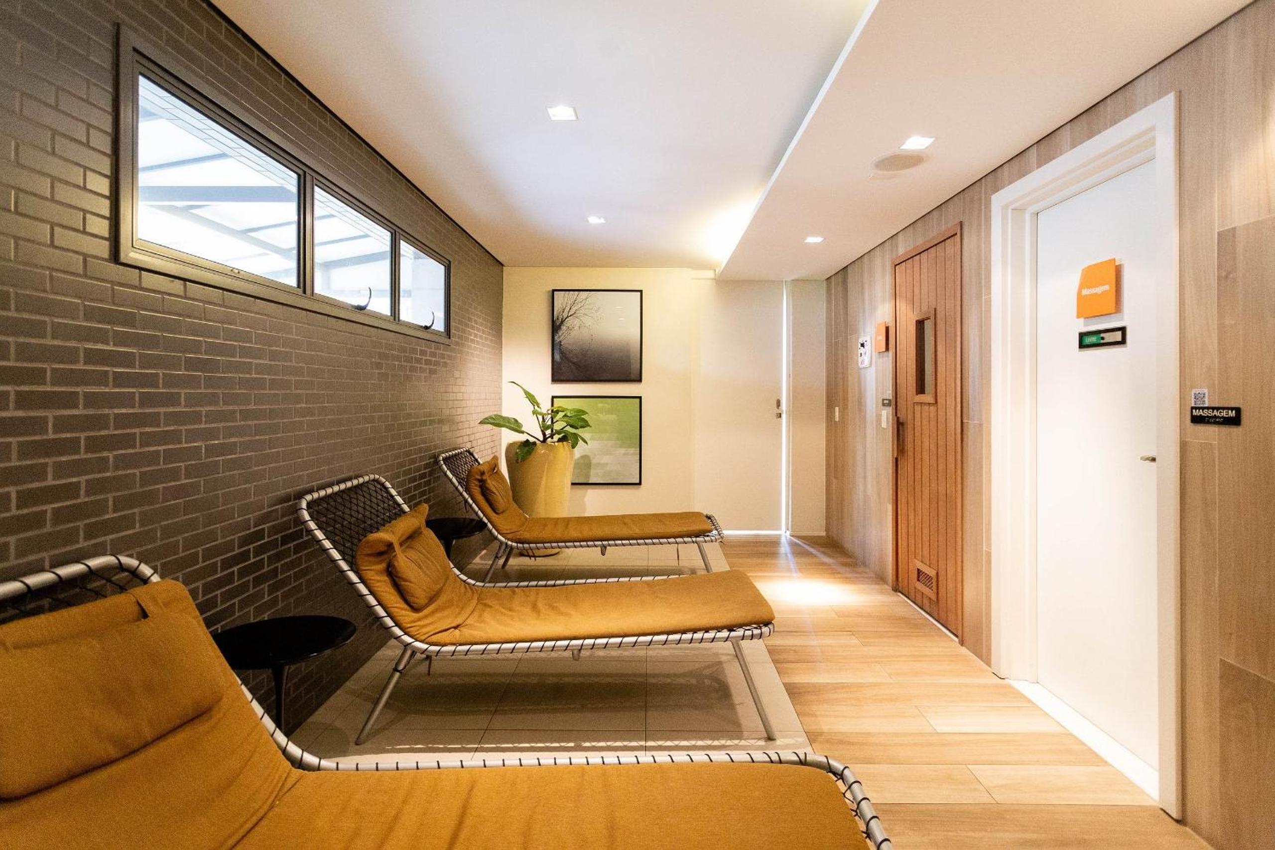 Setin Downtown Genebra Condominium - Studios per season