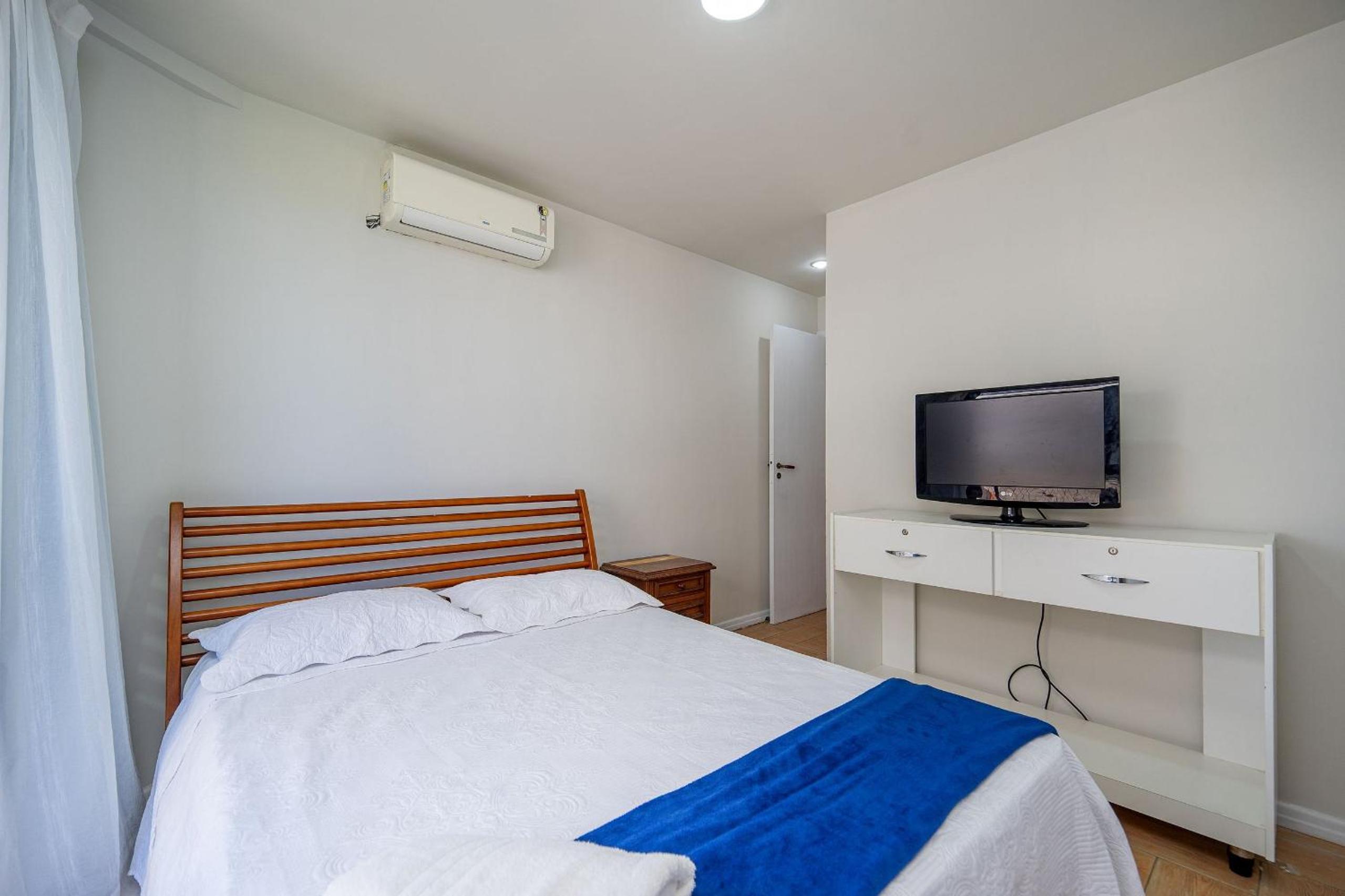 Cf05 Beachfront building, Complete 3 apartment!