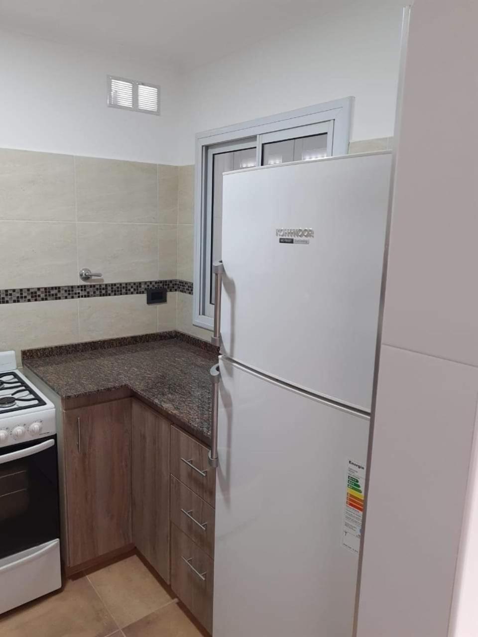 Amplio Dpto con 2 dormitorios primer piso independiente con asador
