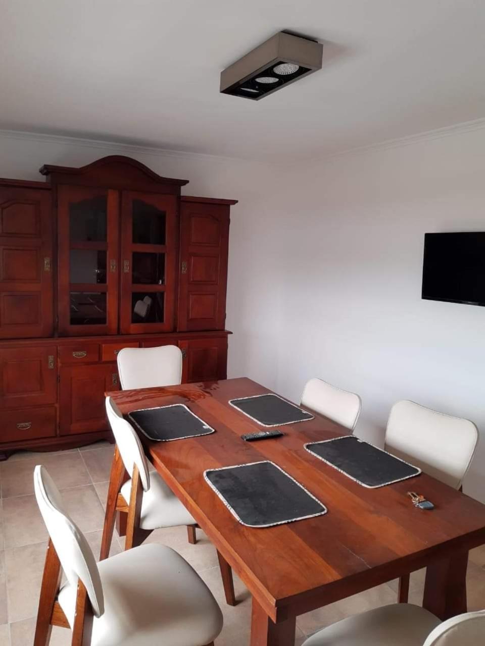 Amplio Dpto con 2 dormitorios primer piso independiente con asador