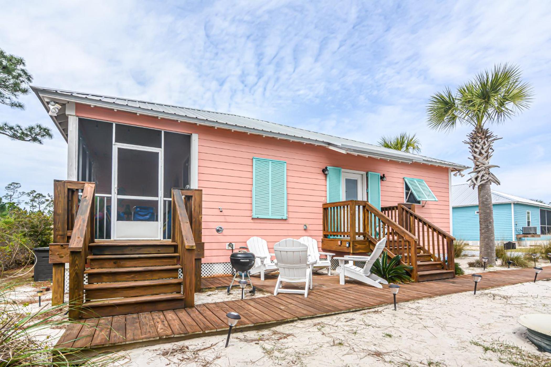 Just Breathe seahorse cottage 2 pools close to beach