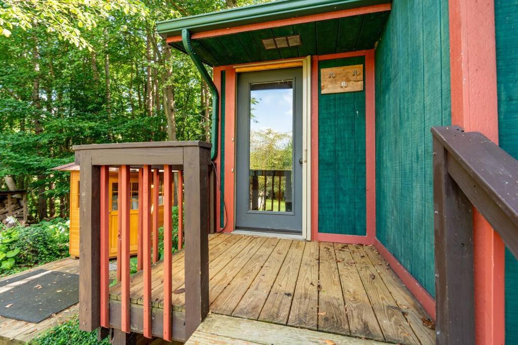 Beautiful Tiny House, Sauna, Mohican Getaway view 2