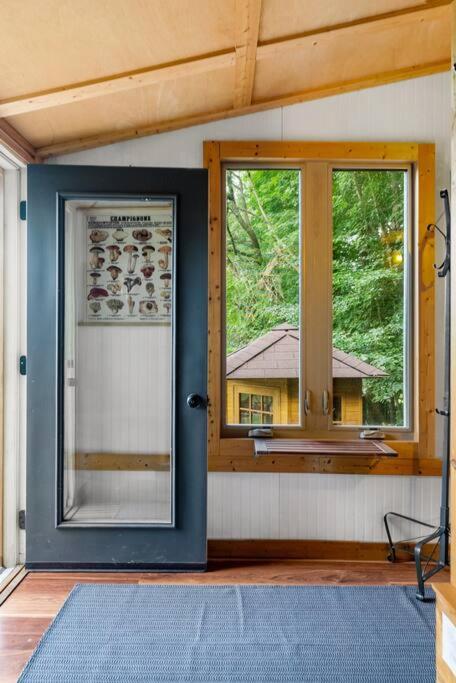 Beautiful Tiny House, Sauna, Mohican Getaway view 5