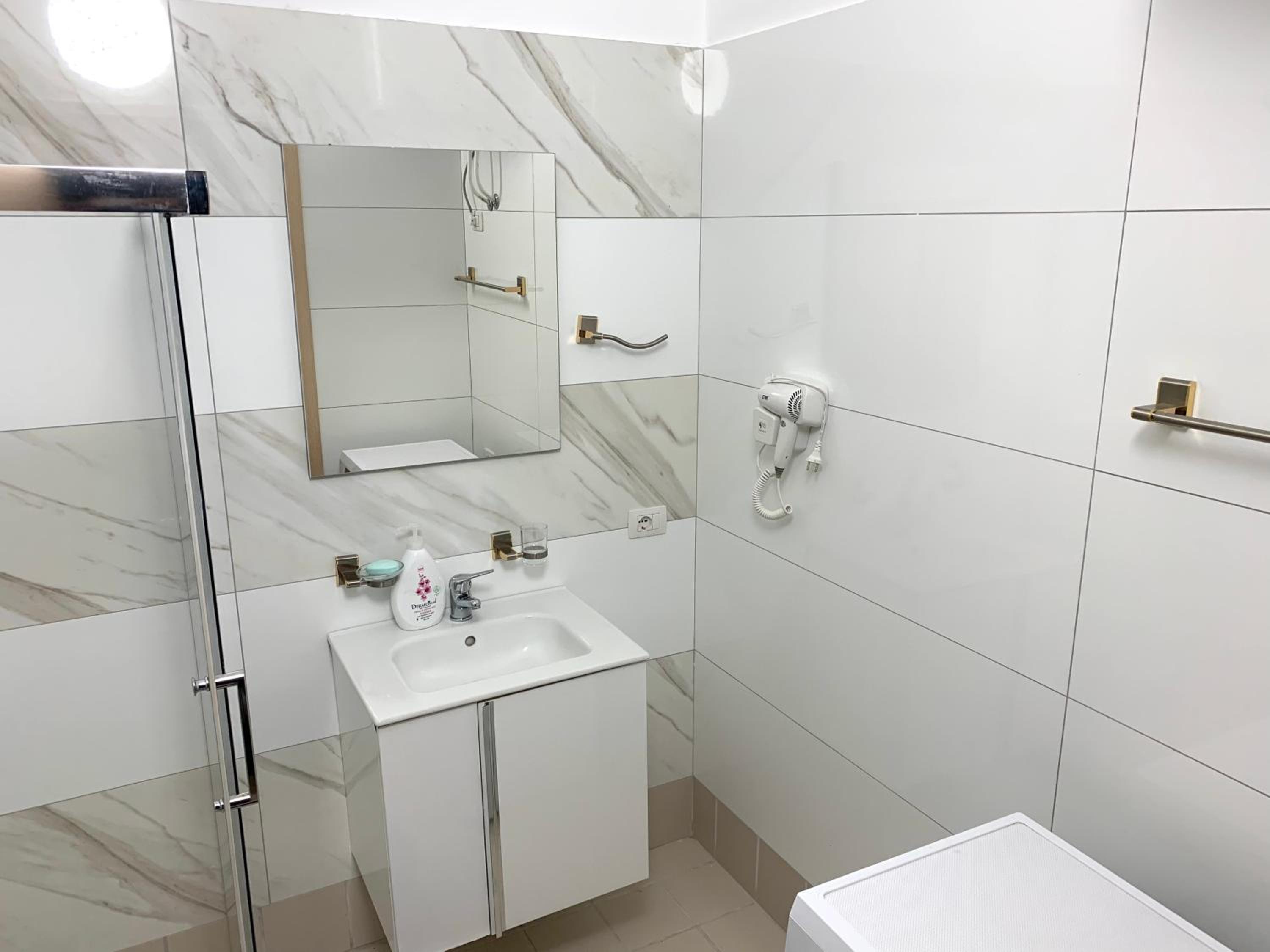 Fishta Apartment Q6 37
