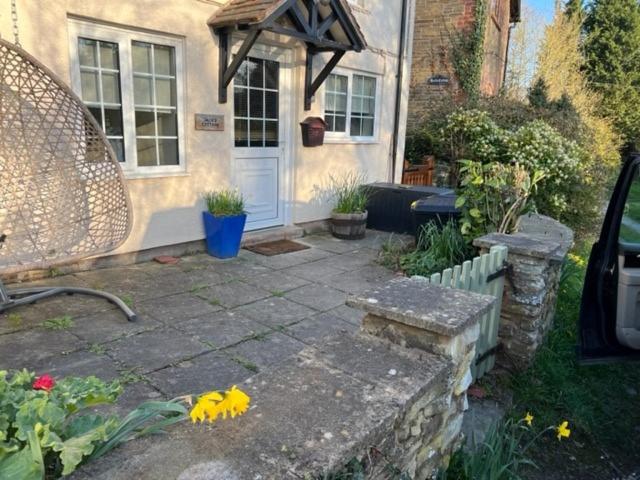 Boutique country hideaway ‘Jacks Cottage’ view 2