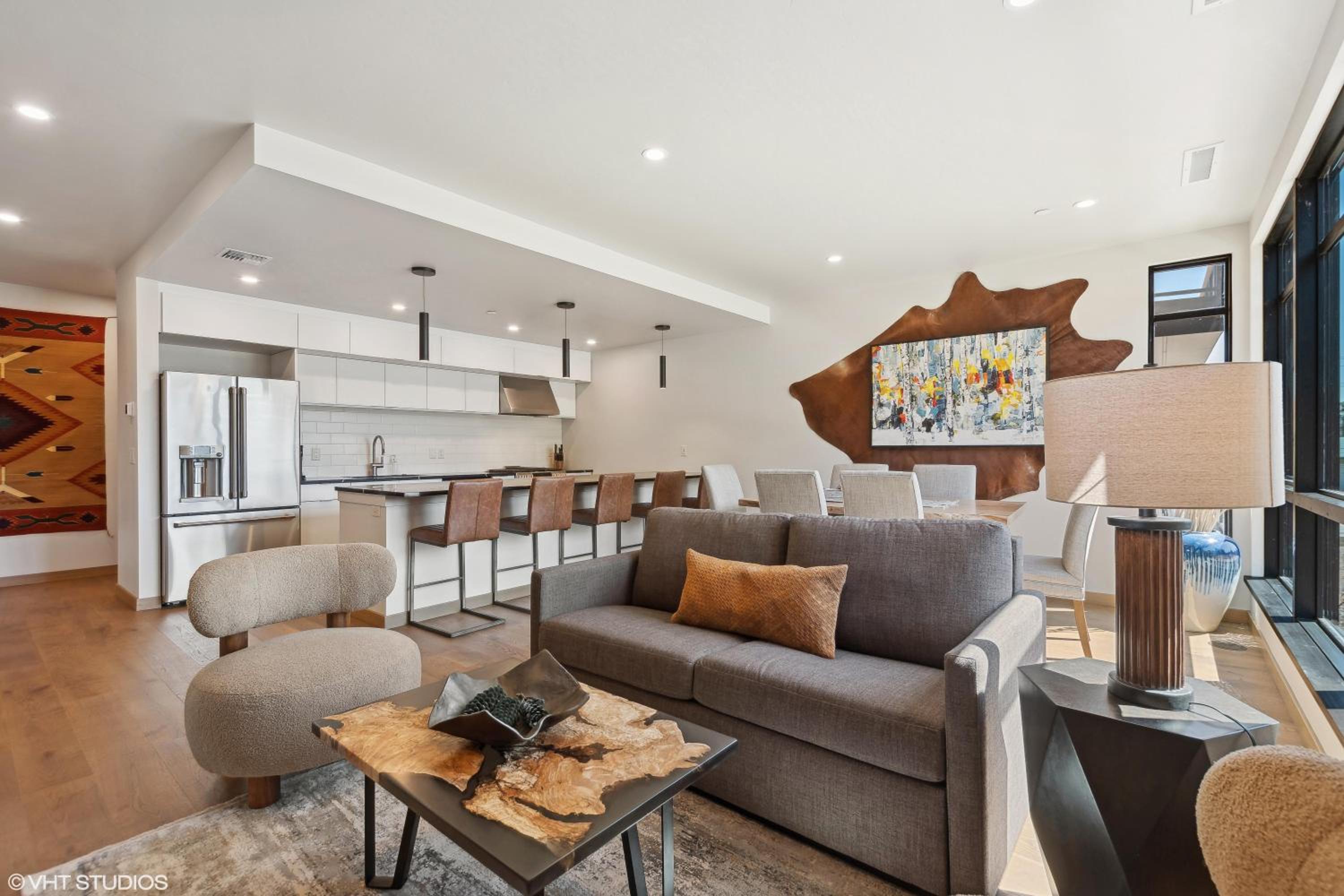Discover Luxury at Cantera 204 view 4