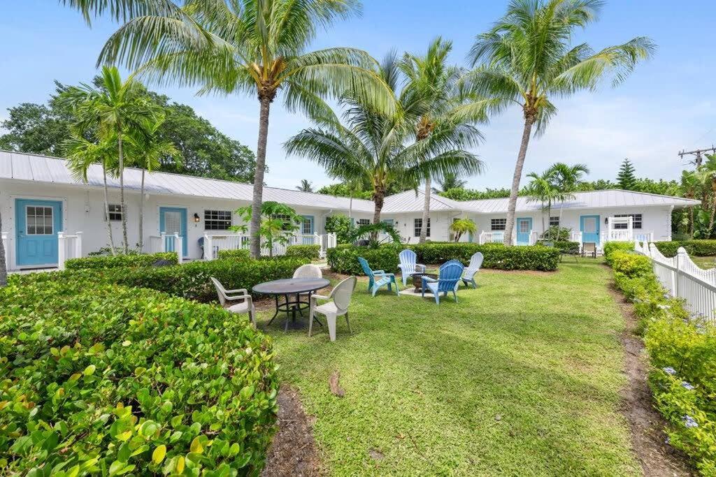 #8 Queen Size Bedroom Near the Beach Pet Friendly view 3