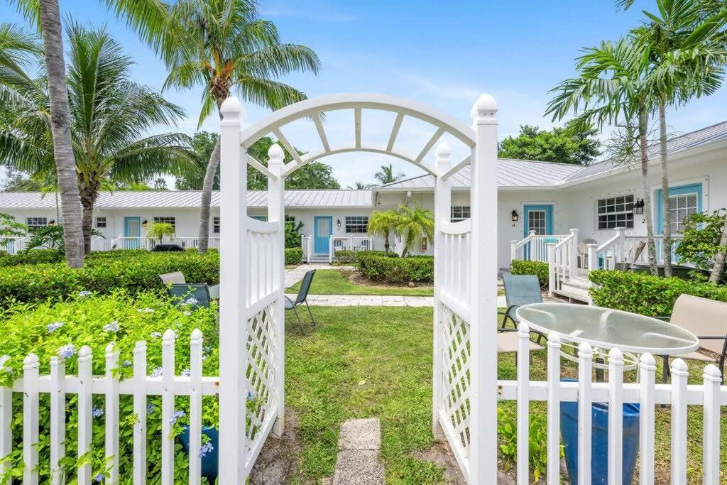 #8 Queen Size Bedroom Near the Beach Pet Friendly view 2