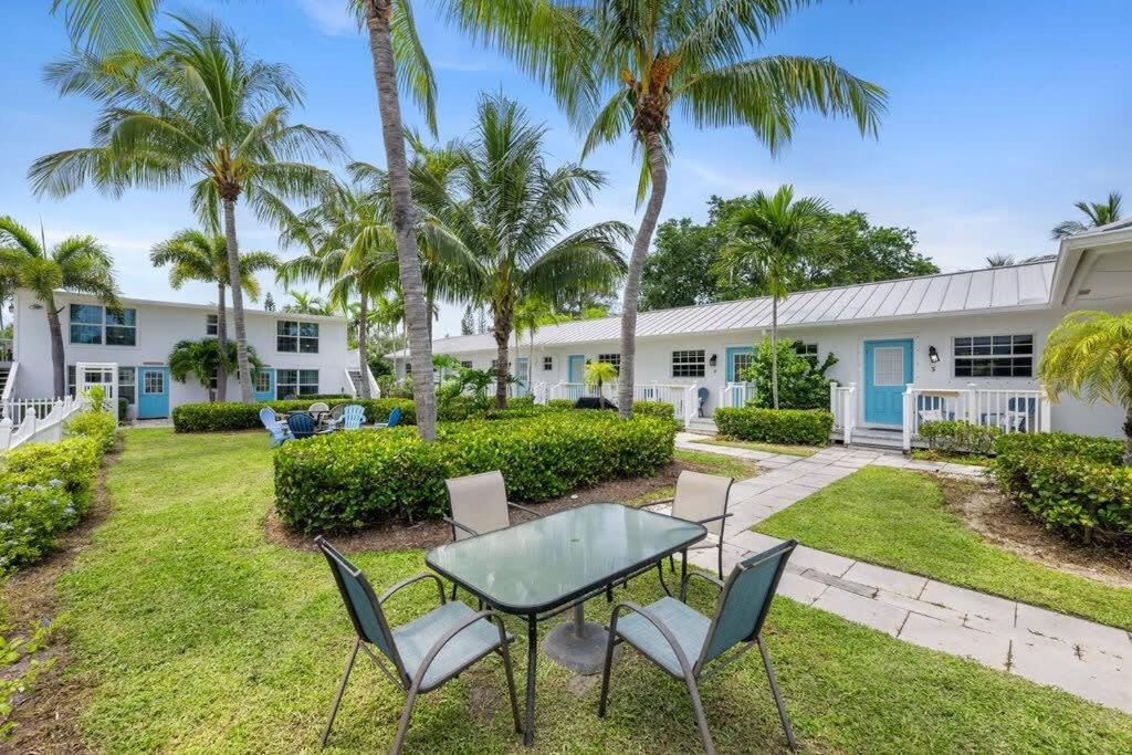 #8 Queen Size Bedroom Near the Beach Pet Friendly view 5