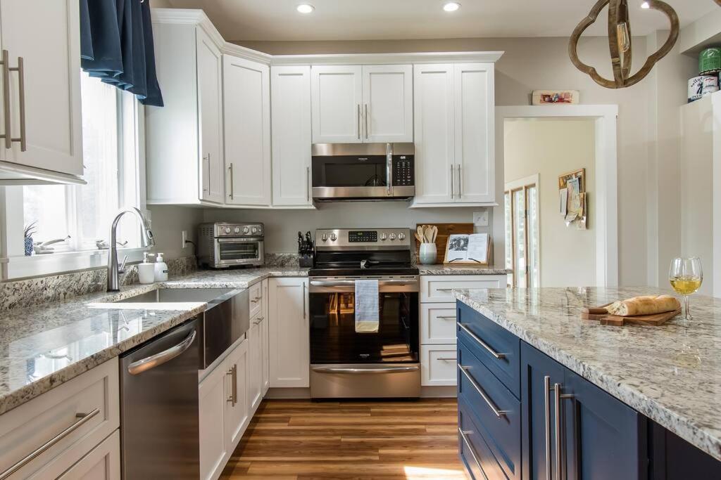 Waterfront Getaway with Pier - Sleeps 10, 4 bedrooms view 4