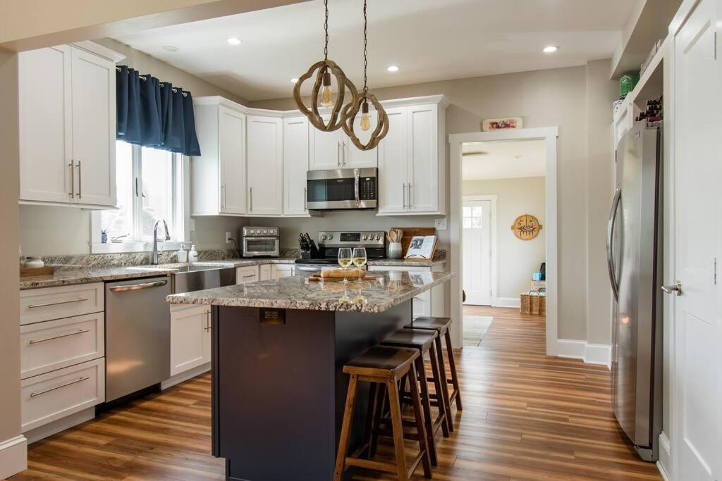 Waterfront Getaway with Pier - Sleeps 10, 4 bedrooms view 5