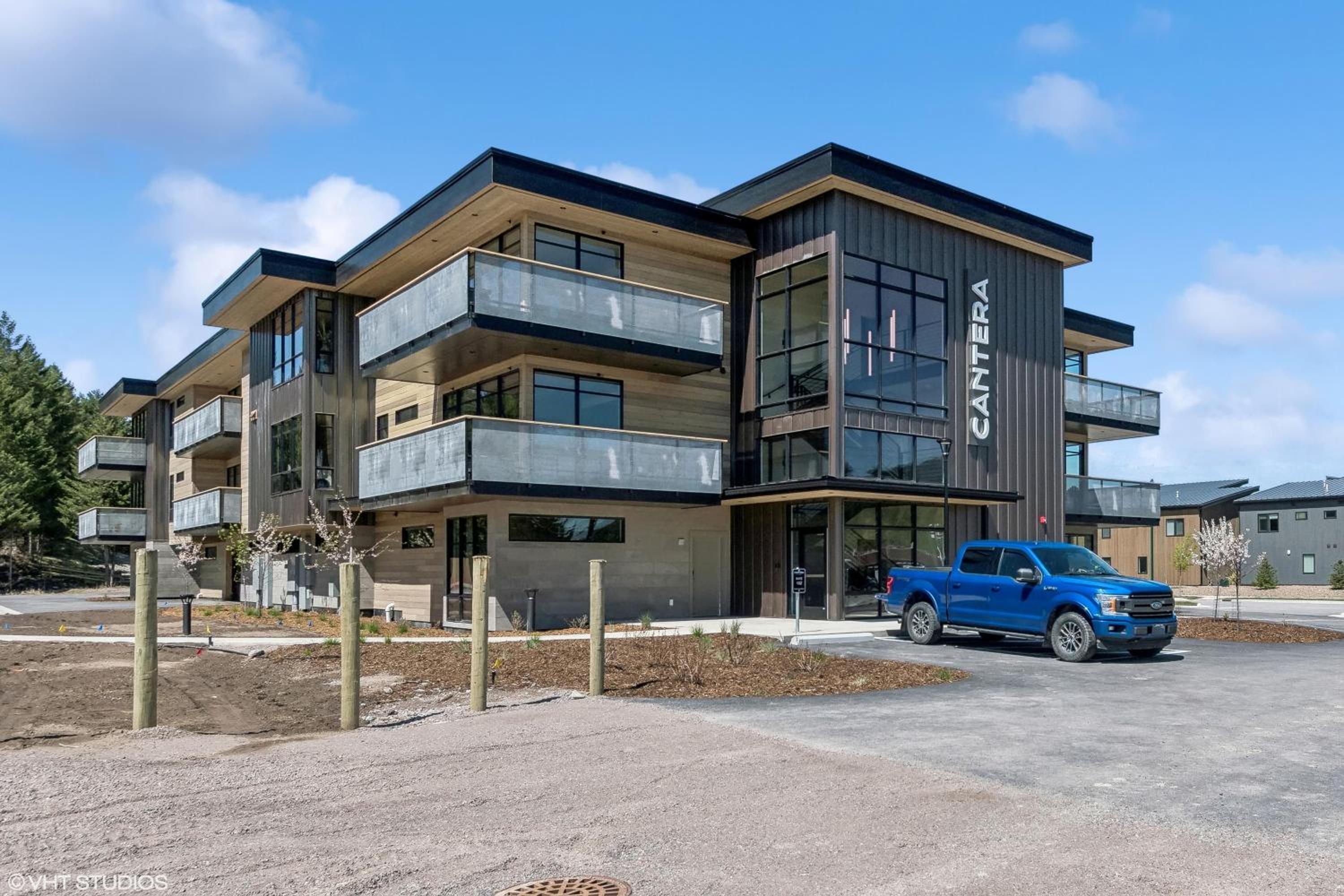Discover Luxury at Cantera 304 view 3