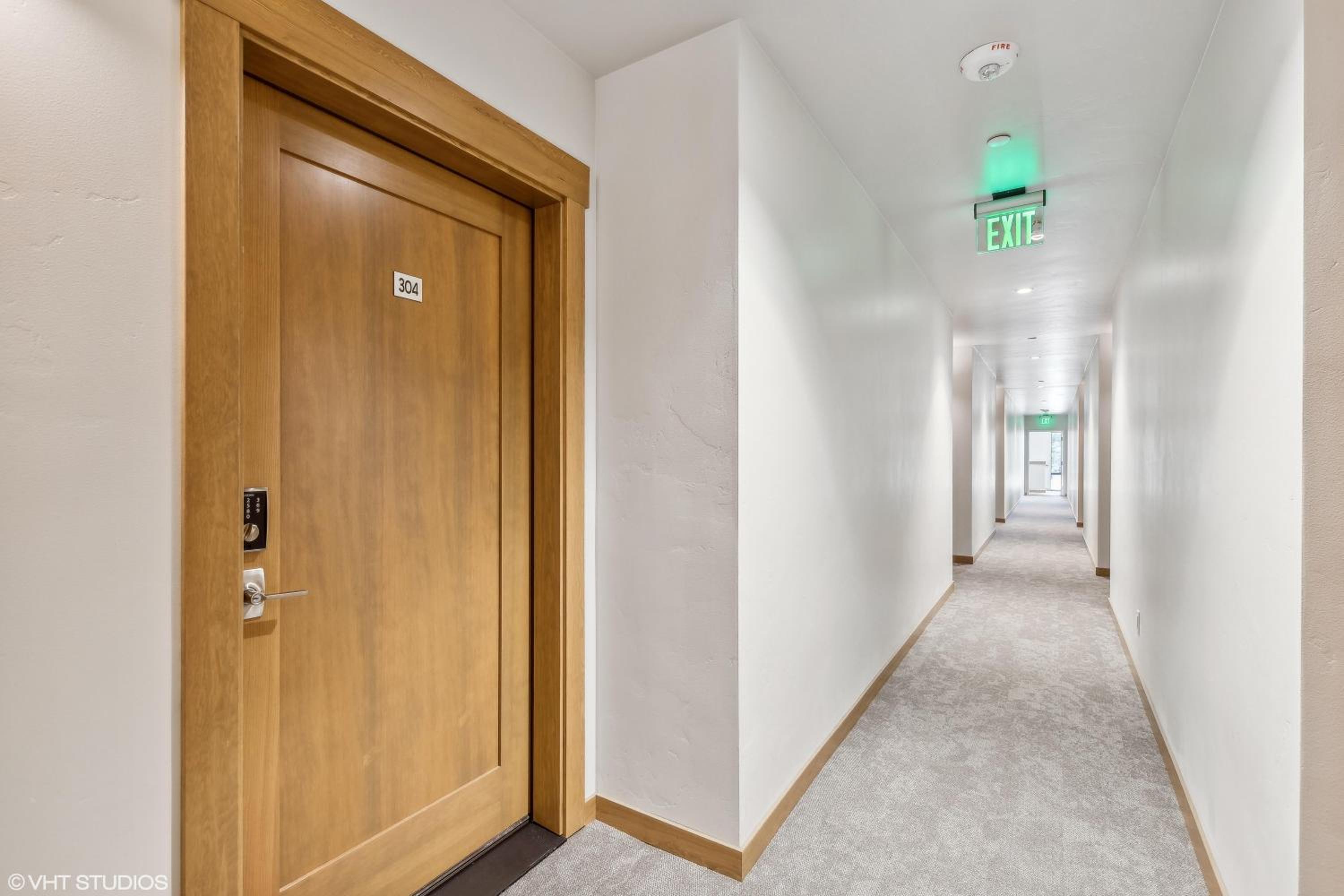 Discover Luxury at Cantera 304 view 5