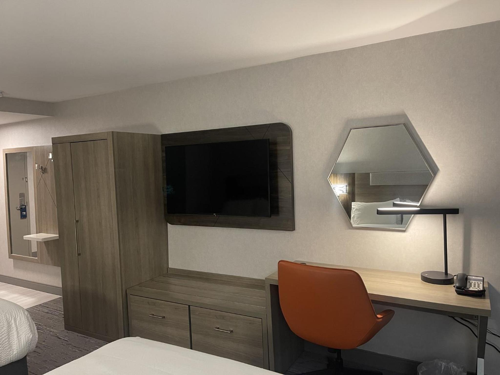 Brattleboro Vacations - Holiday Inn Express Hotel  Suites Brattleboro, an IHG Hotel - Property Image 88