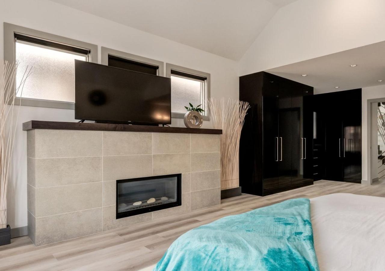 Newly Renovated Vacation Home w/ Hot Tub & Garage