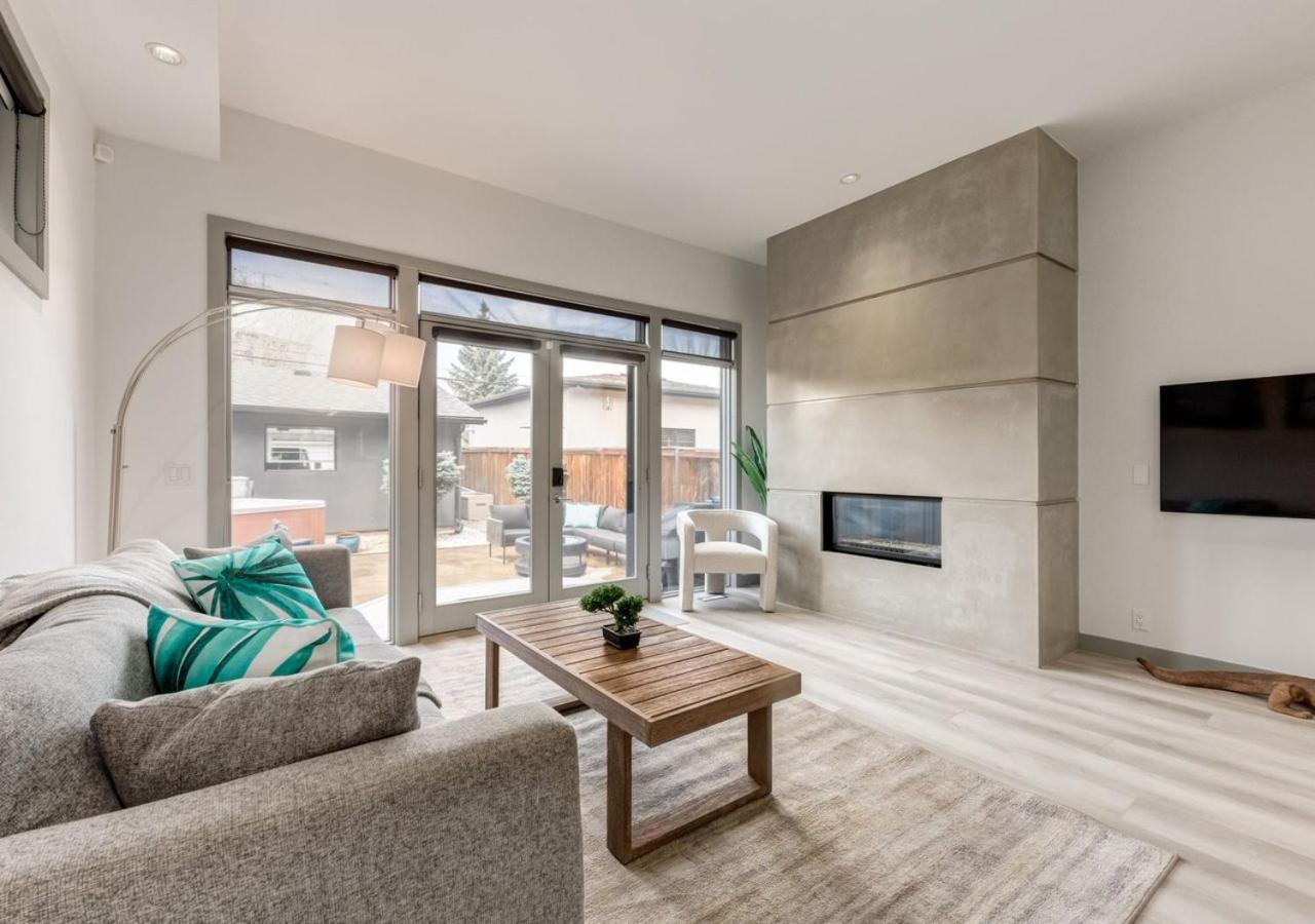 Newly Renovated Vacation Home w/ Hot Tub & Garage