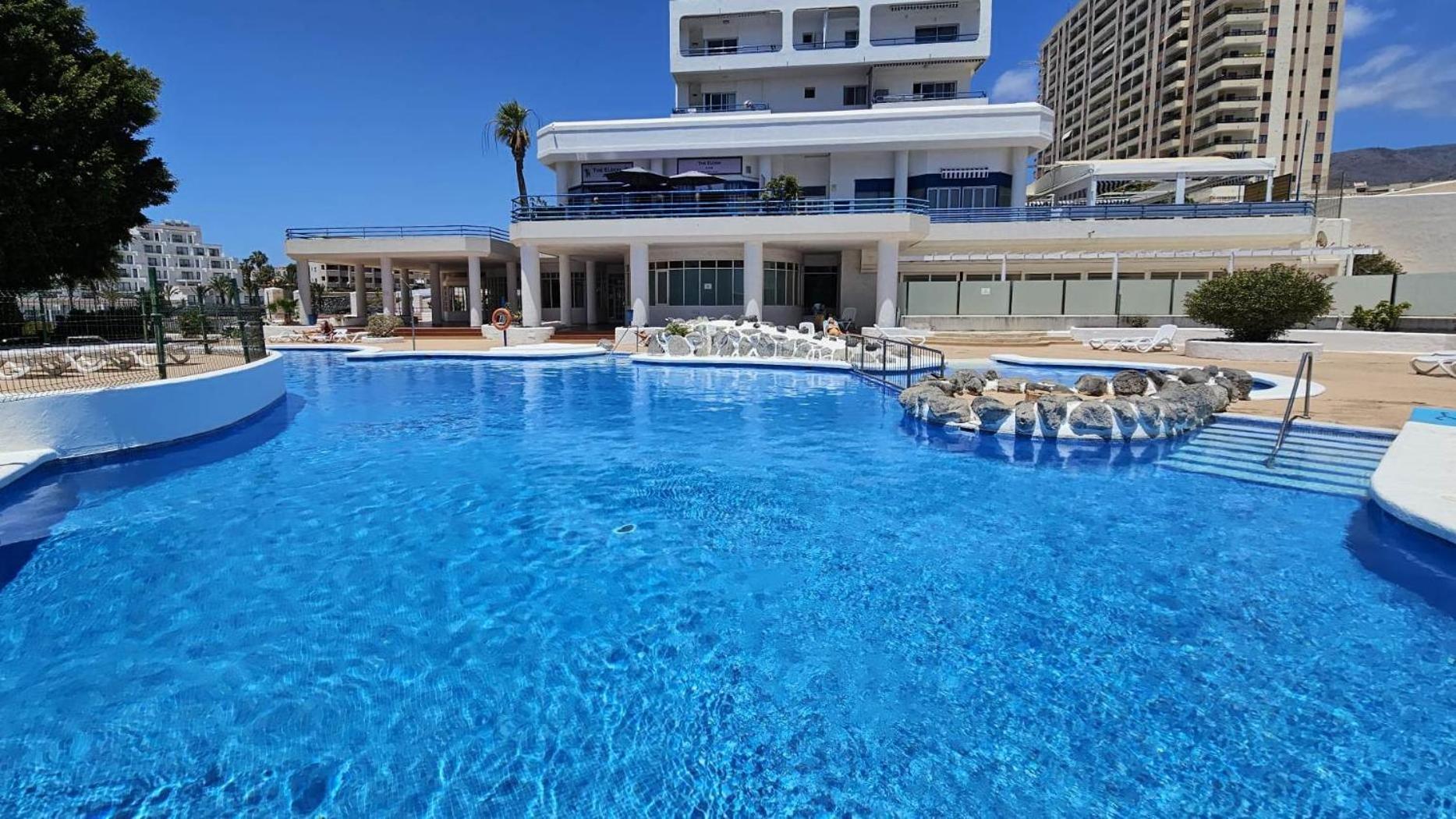 BLUE BAY PARADISE - Beach front apartment with sea view view 5