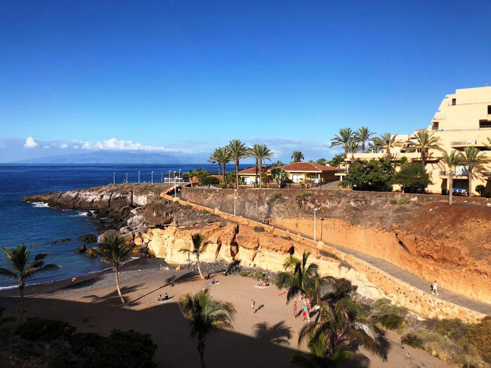 BLUE BAY PARADISE - Beach front apartment with sea view view 2