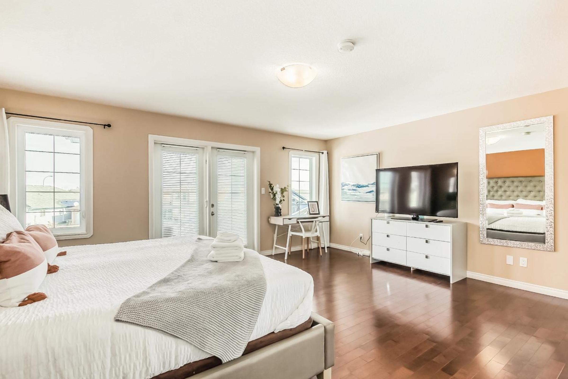 Lewis Estates Golf Course Executive Home By Henday, Whitemud, Step To Shops!