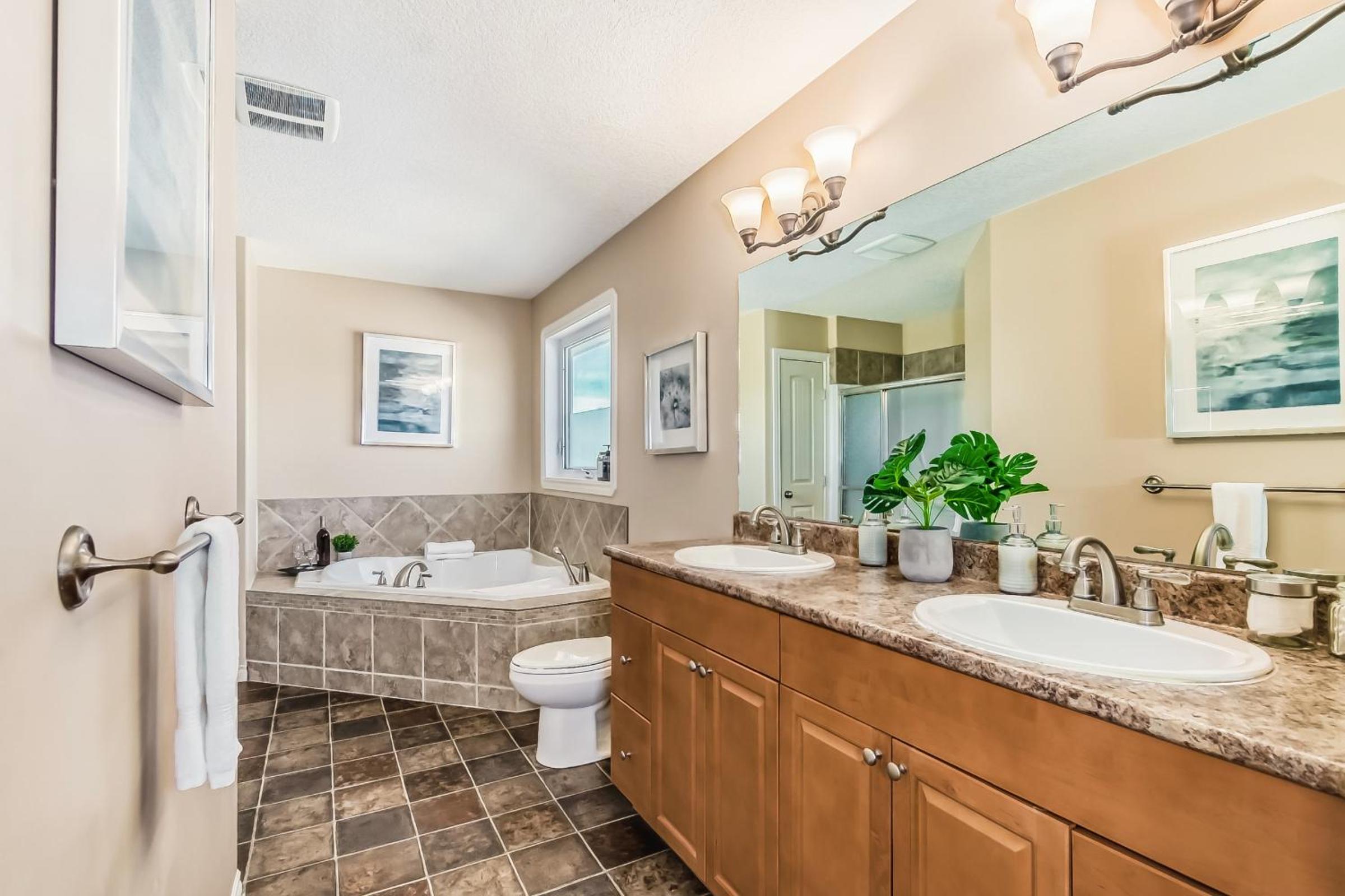 Lewis Estates Golf Course Executive Home By Henday, Whitemud, Step To Shops!