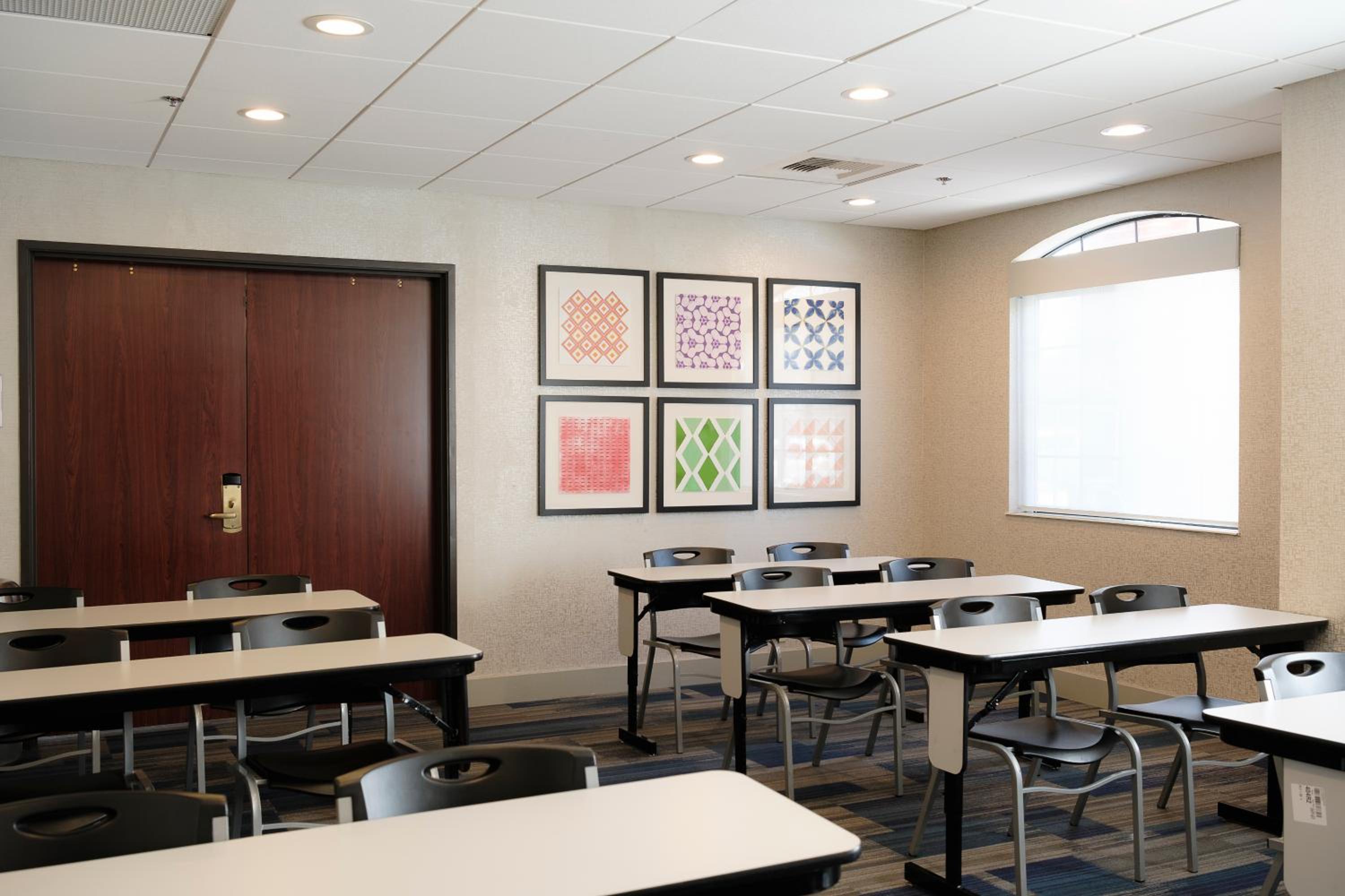 Holiday Inn Express Davis-University Area, an IHG Hotel - Property Image 12