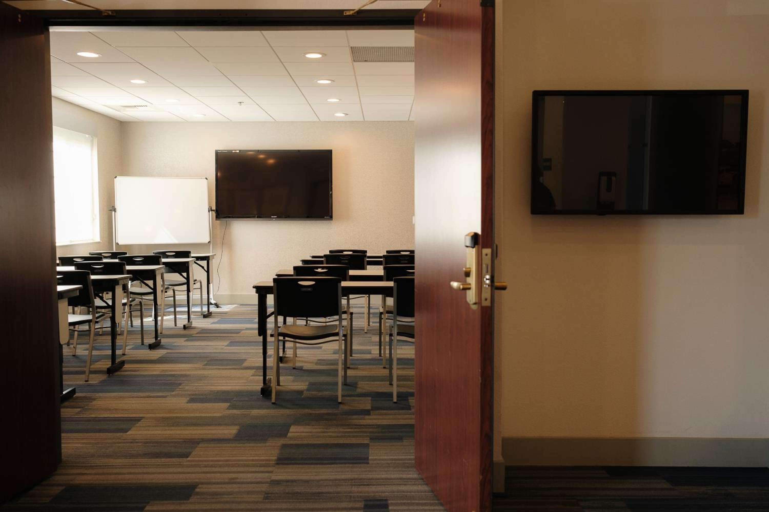Holiday Inn Express Davis-University Area, an IHG Hotel - Property Image 28