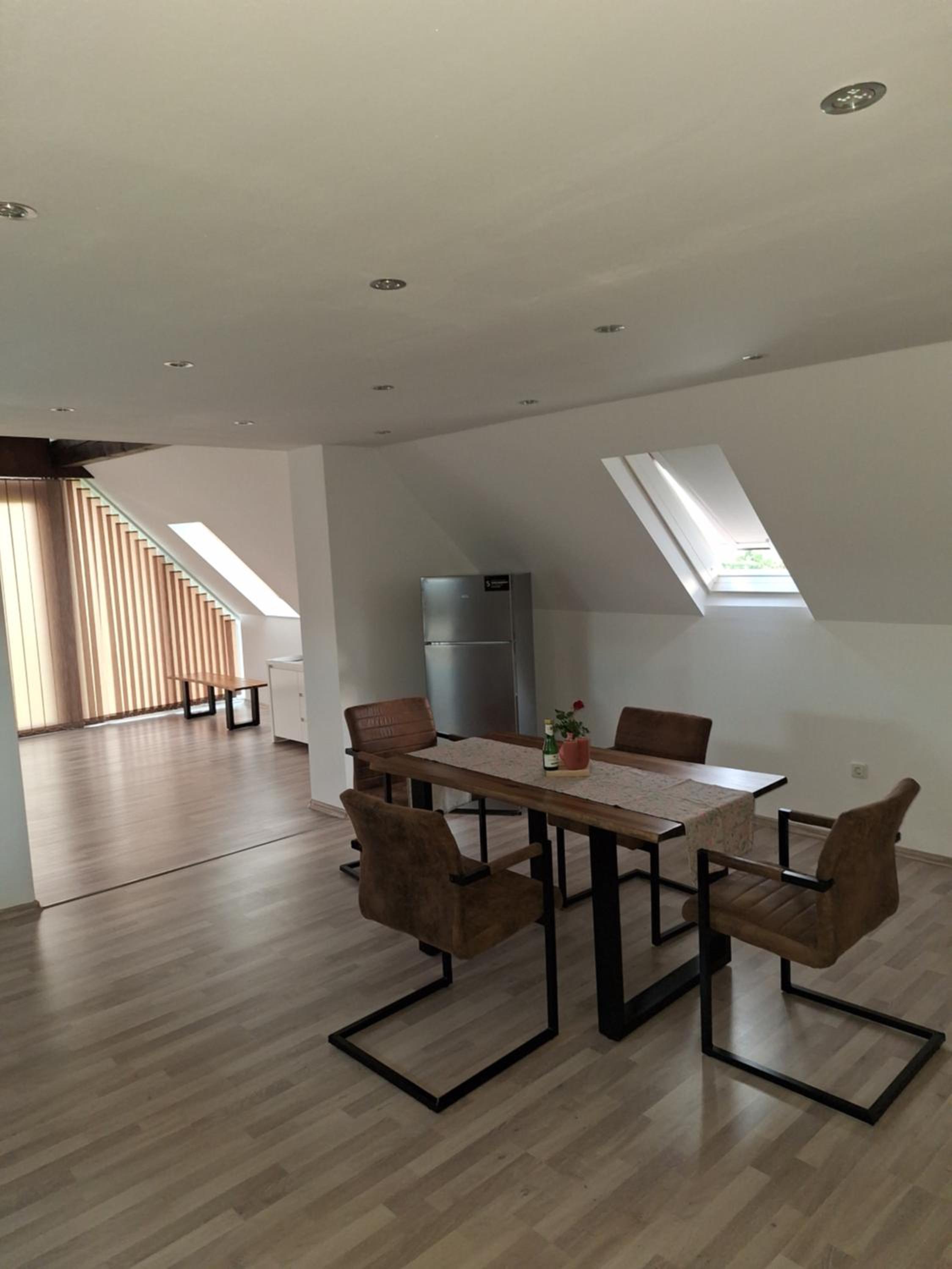 Großzügige 100 m2 Wohnung mit Terrasse
