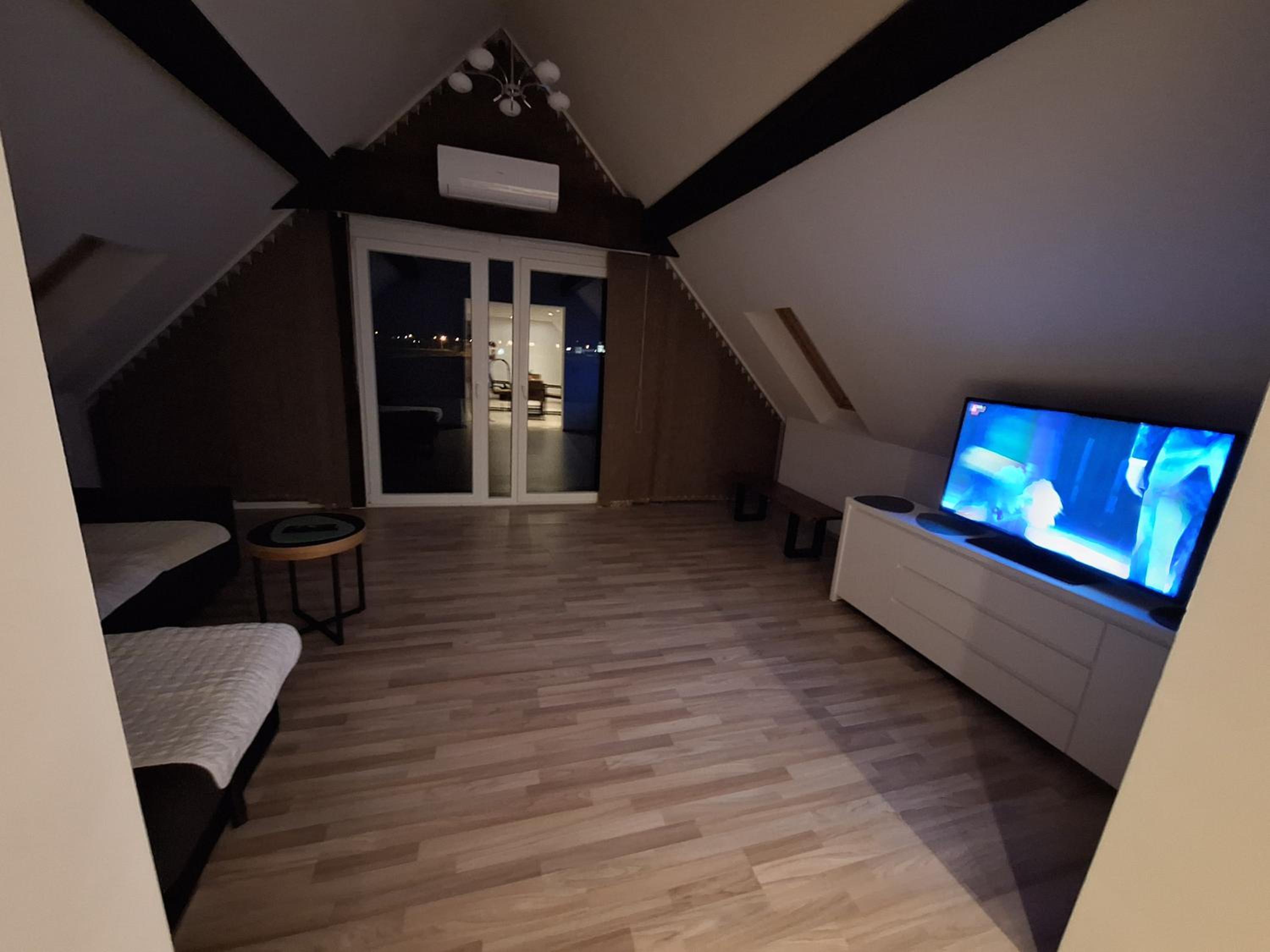 Großzügige 100 m2 Wohnung mit Terrasse