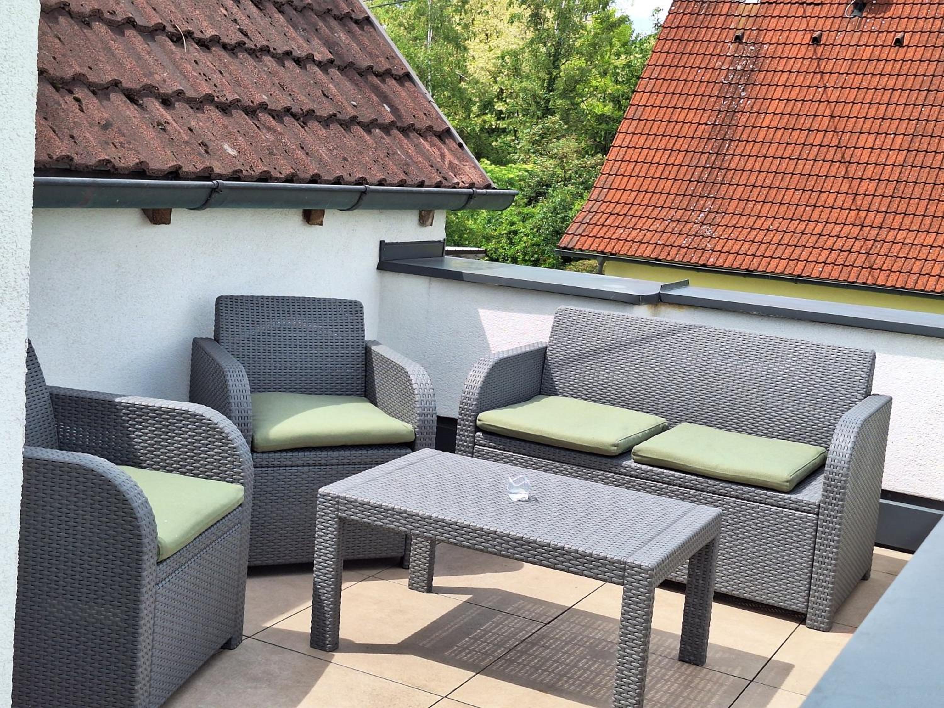 Großzügige 100 m2 Wohnung mit Terrasse