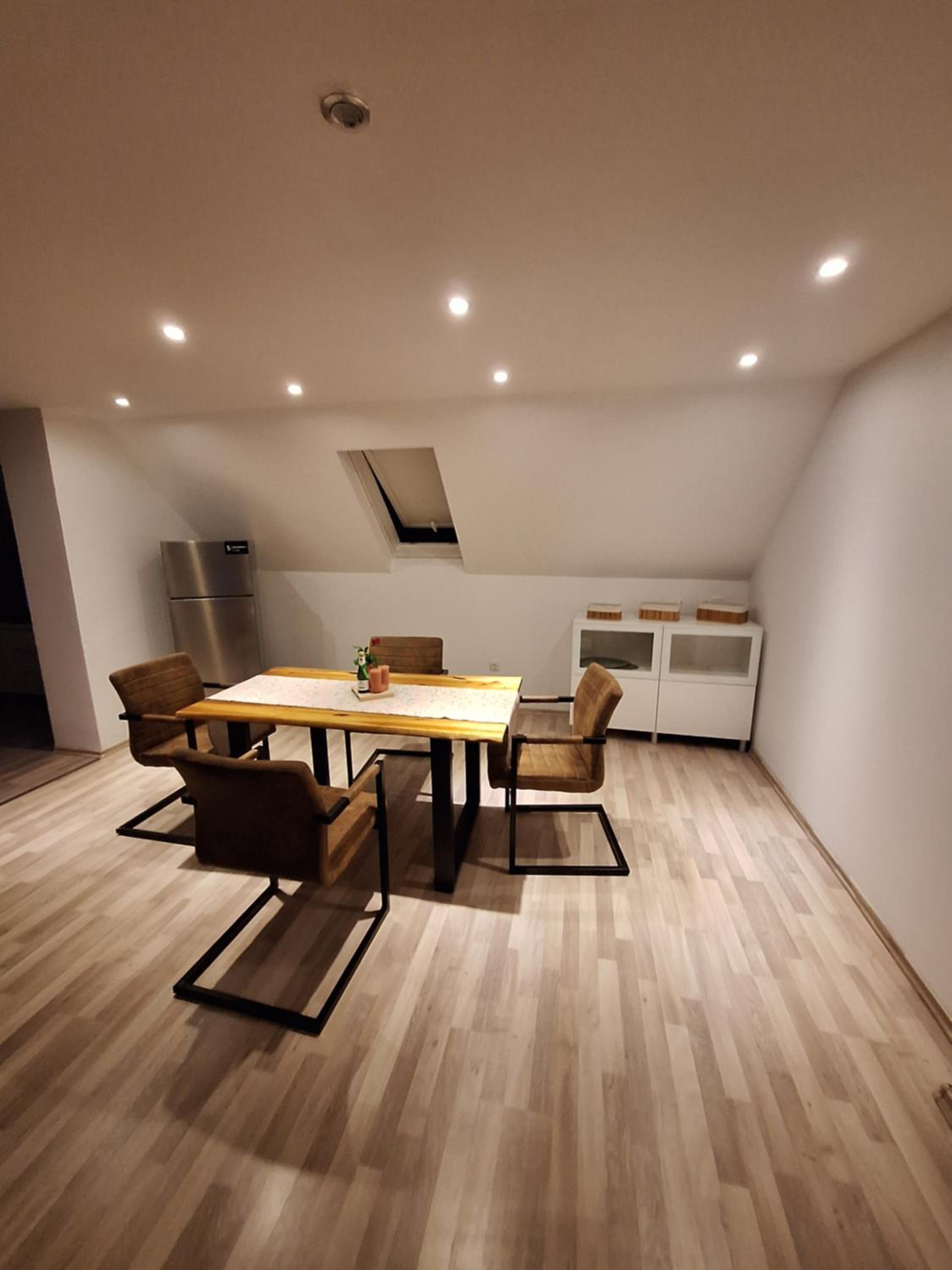 Großzügige 100 m2 Wohnung mit Terrasse