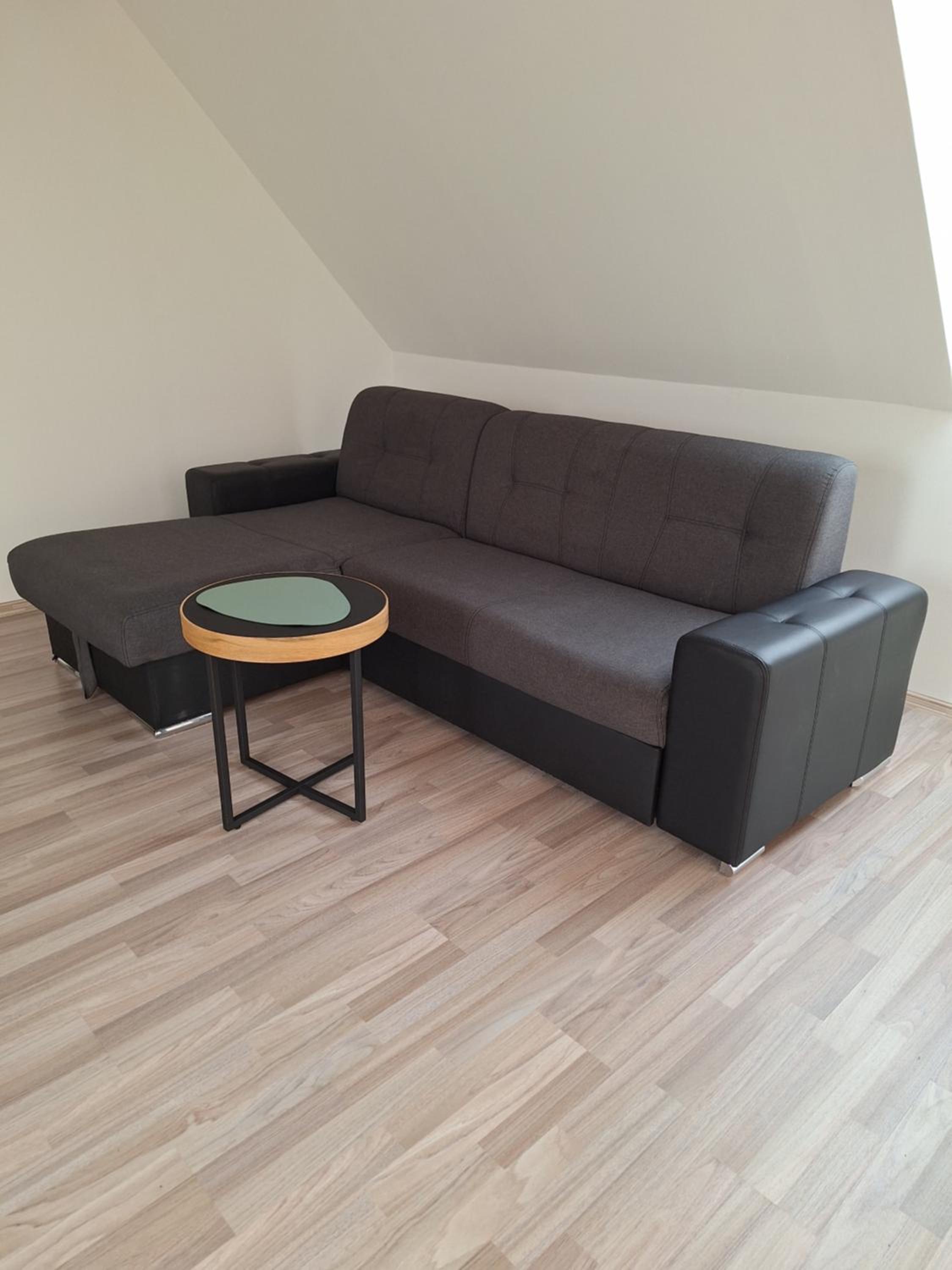 Großzügige 100 m2 Wohnung mit Terrasse