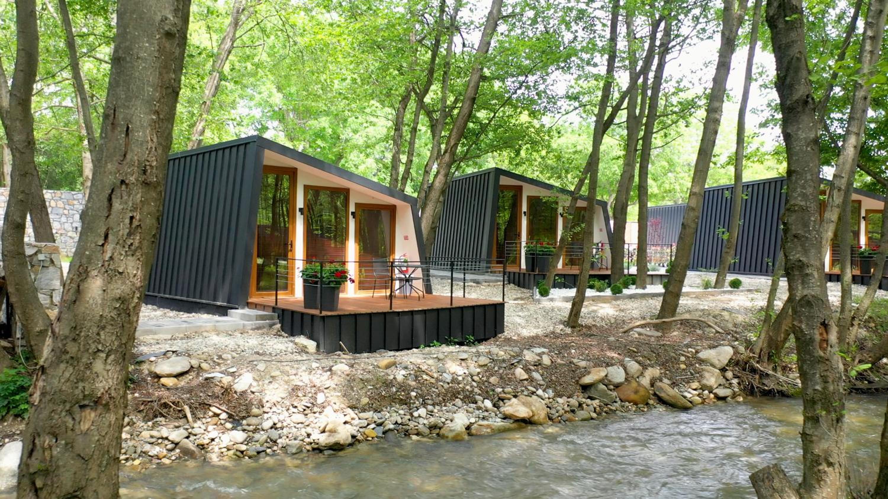 Blisku do Gradot - Riverfront Luxury Cabins view 3