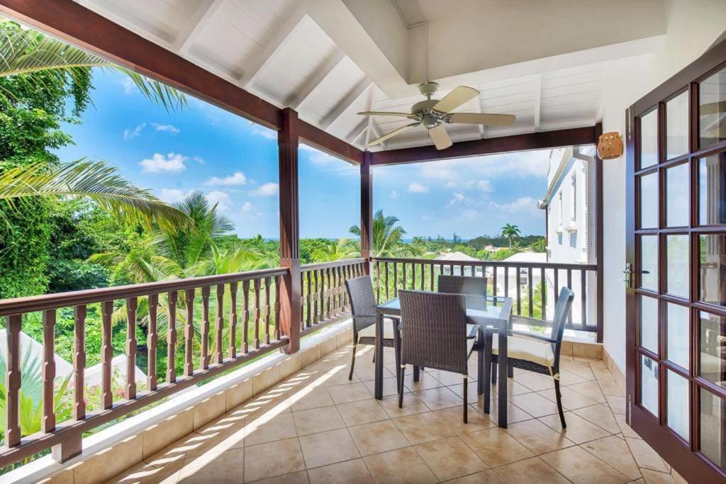 Luxury Apt, near Beach with Pool & Sea view