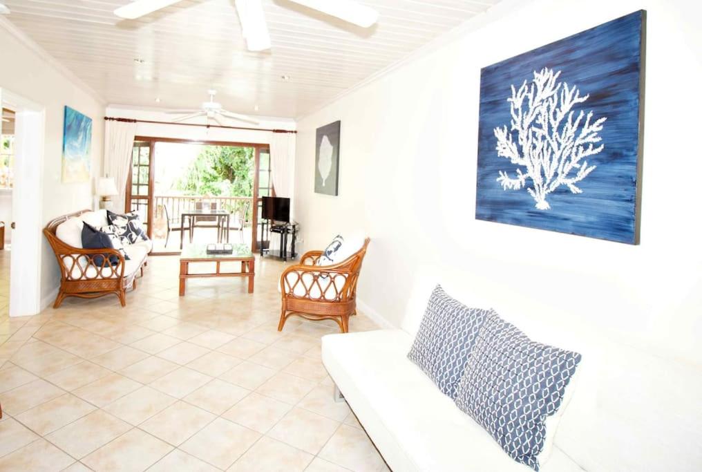 Luxury Apt, near Beach with Pool & Sea view