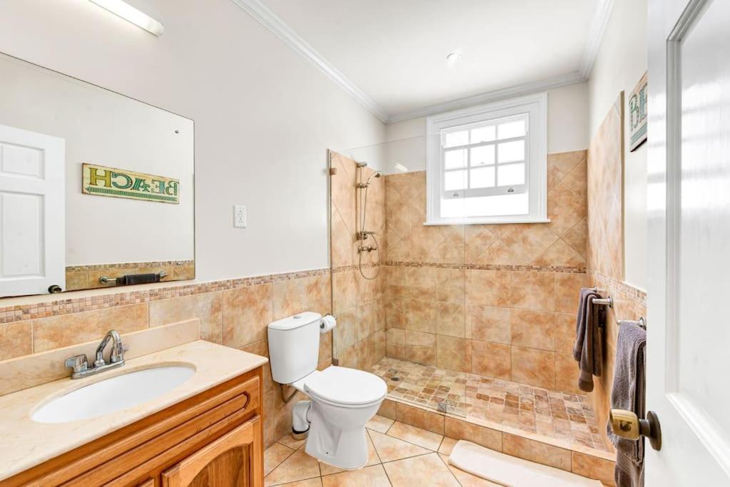 Luxury Apt, near Beach with Pool & Sea view