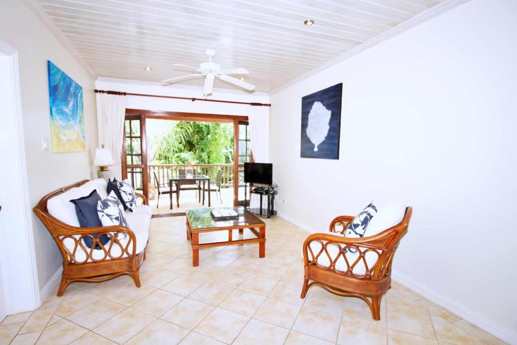 Luxury Apt, near Beach with Pool & Sea view