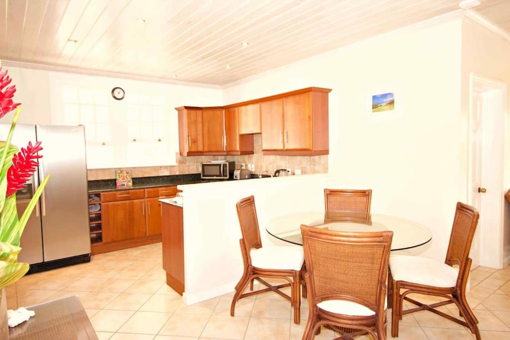 Luxury Apt, near Beach with Pool & Sea view