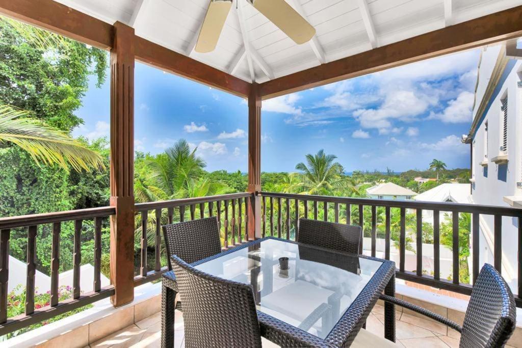 Luxury Apt, near Beach with Pool & Sea view
