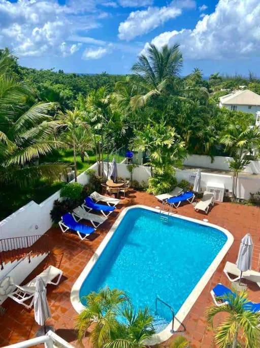Luxury Apt, near Beach with Pool & Sea view