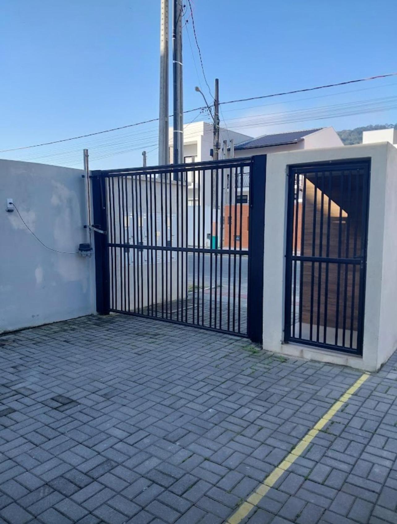Apartamento Totalmente Equipado com tudo que você precisa com 2 Quartos Ar Condicionados 09 min Praia Balneário Camboriú até 4 pessoas